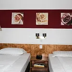 Rugs - Self Check-in 3* Dusseldorf