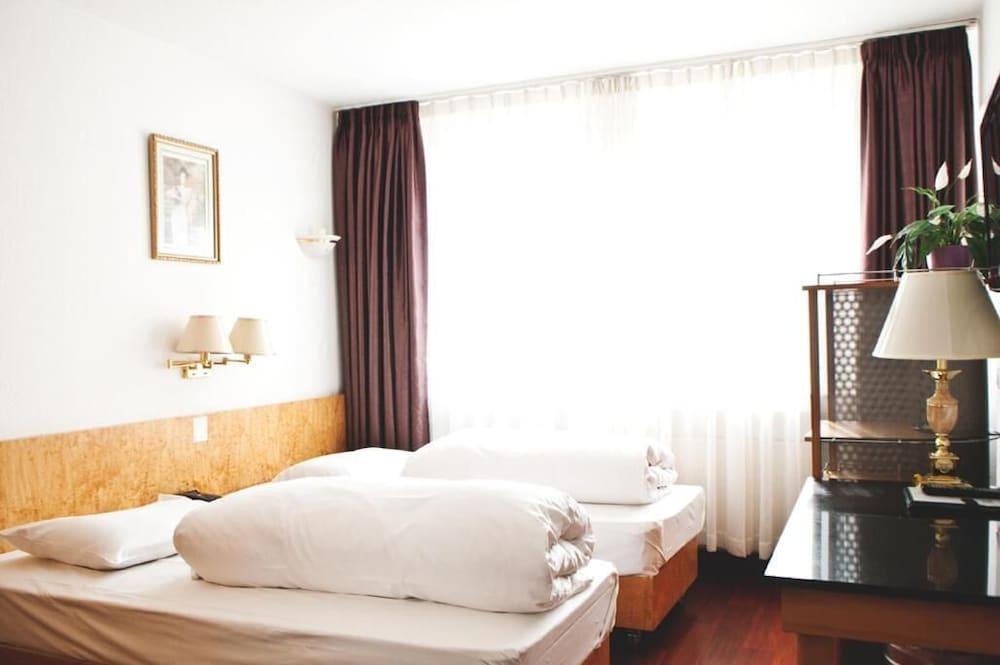 Rugs - Self Check-in Hotel 3*