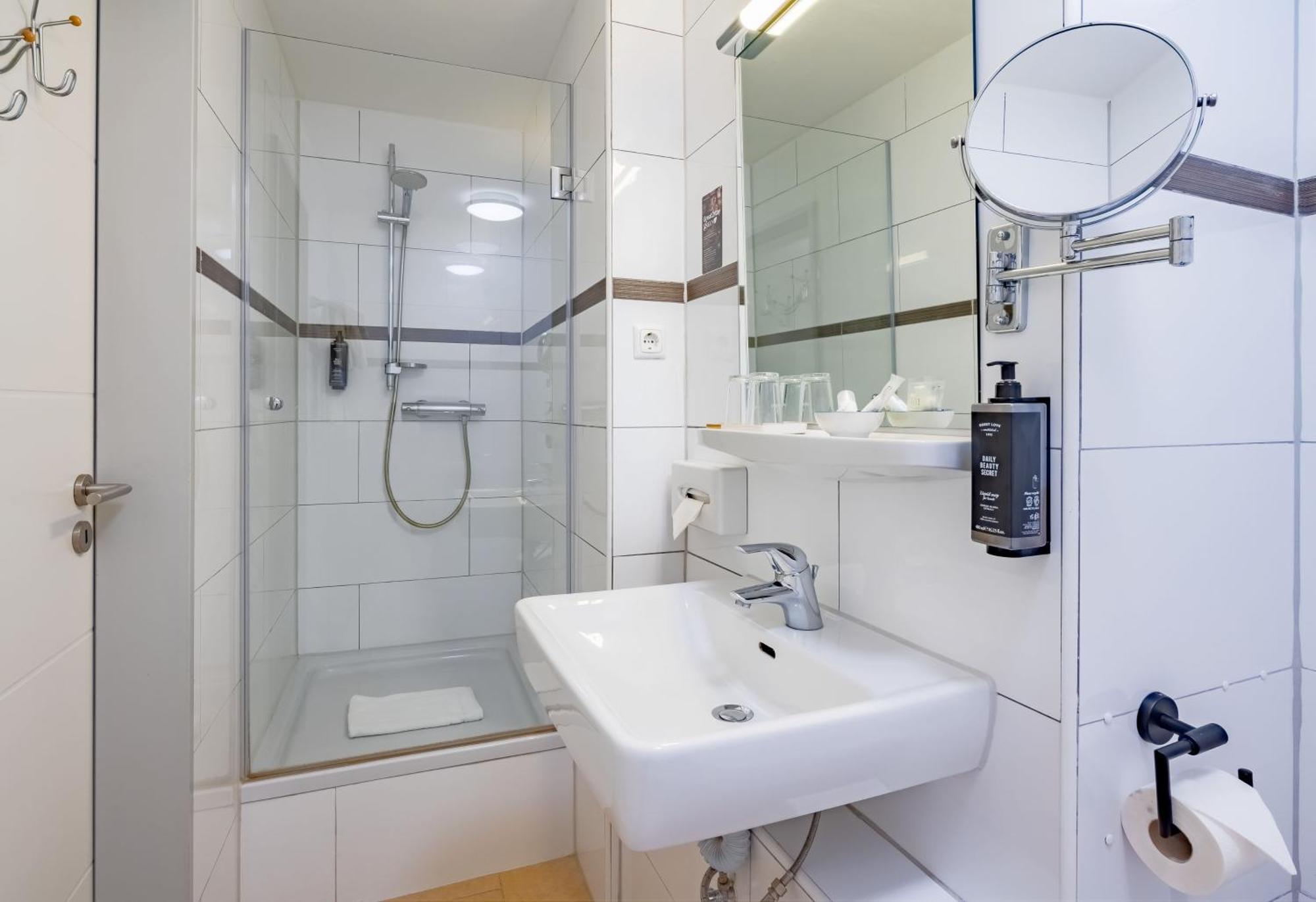 Hotel Rugs - Self Check-in