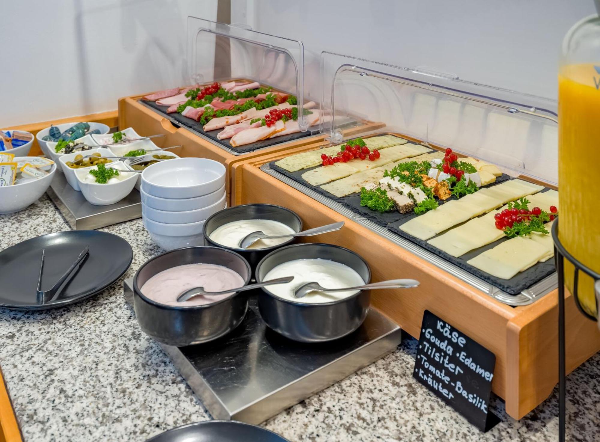 Rugs - Self Check-in Hotel 3*