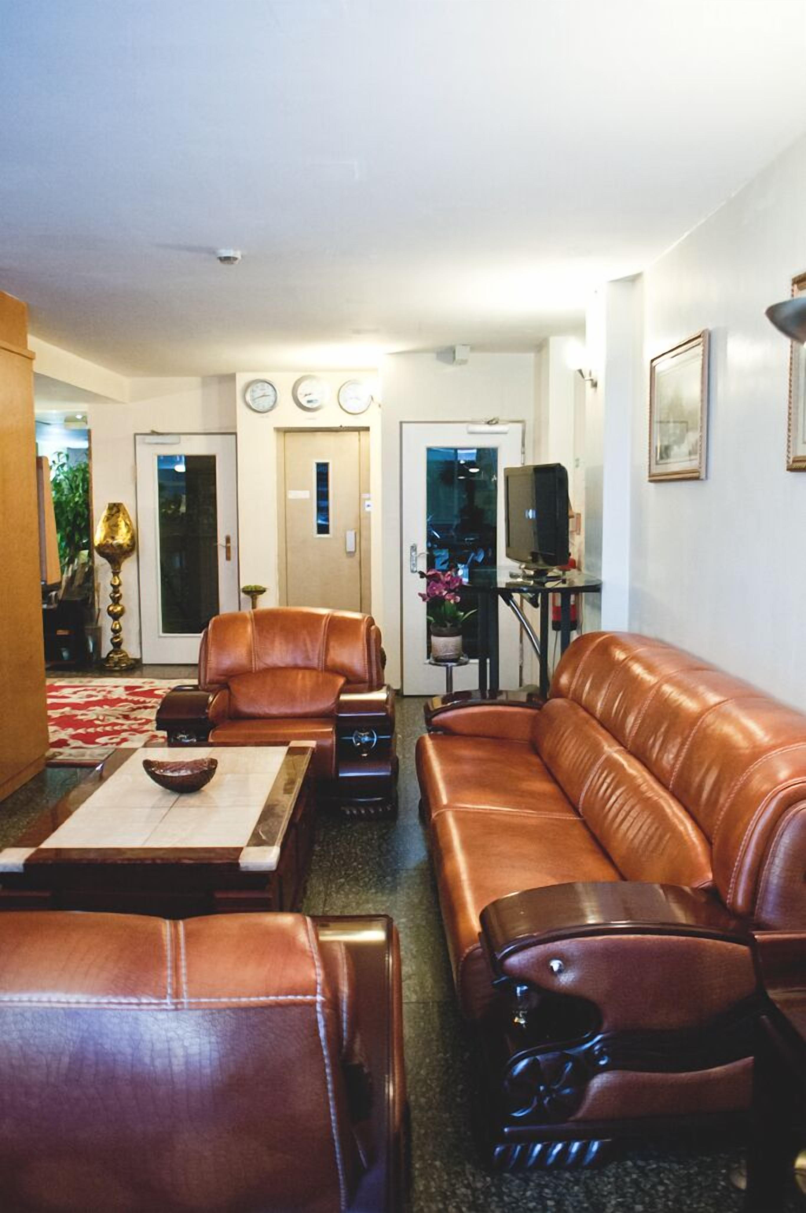 Rugs - Self Check-in 3* Dusseldorf