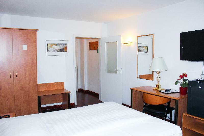 Rugs - Self Check-in Düsseldorf